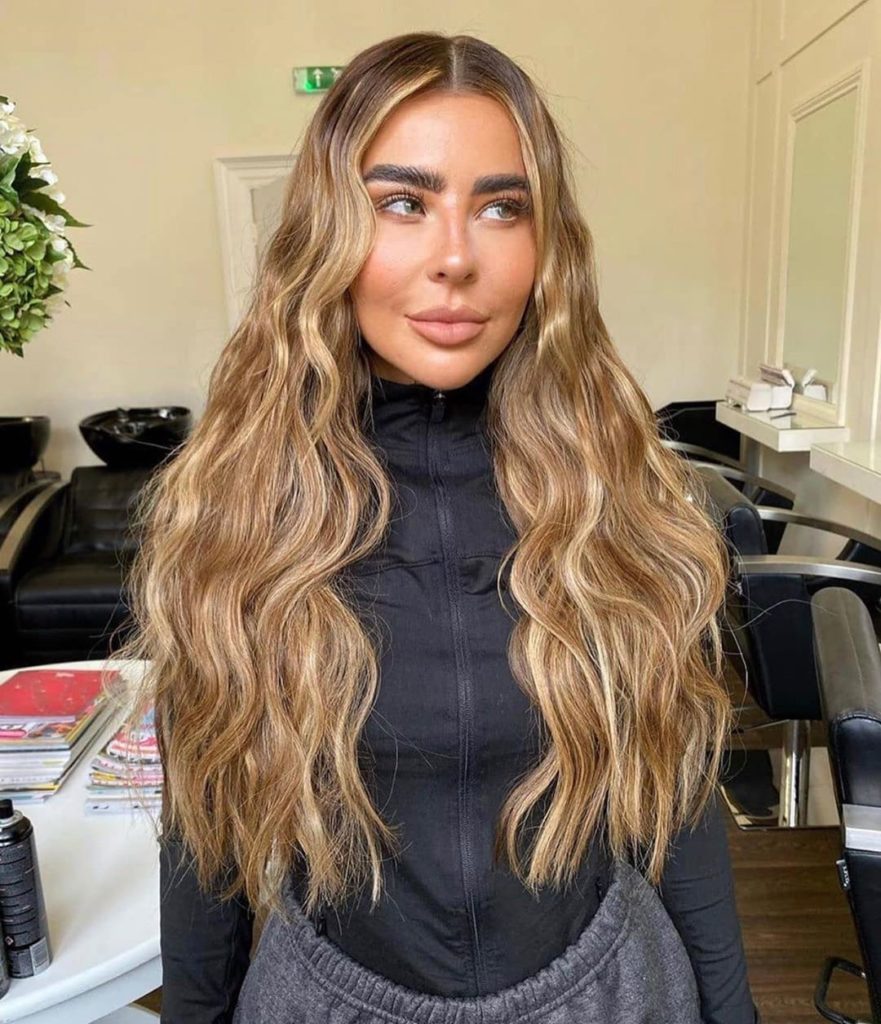 Ellie Joslin wears best hair extensions for thin hair - 24" pre-bonded Flat-Tip extensions in a blend of shades 'Dubai', 'Blondette' & 'Honey Blonde'. 
